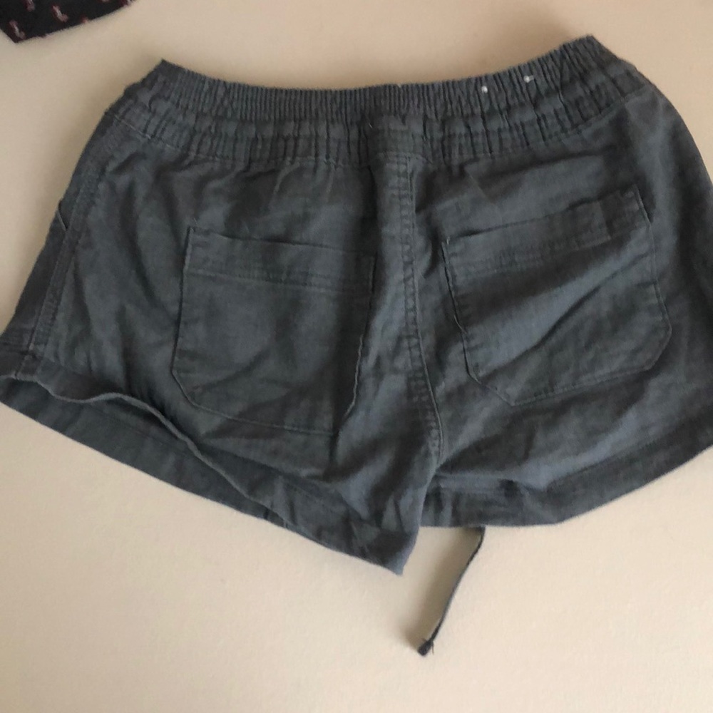 Grey shorts - Picture 2 of 3